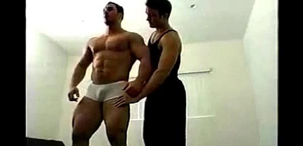  Cocky Bodybuilder Gets Worshipped